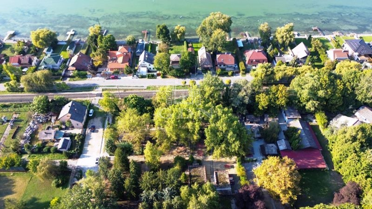 Продается Balatonszárszó Участок